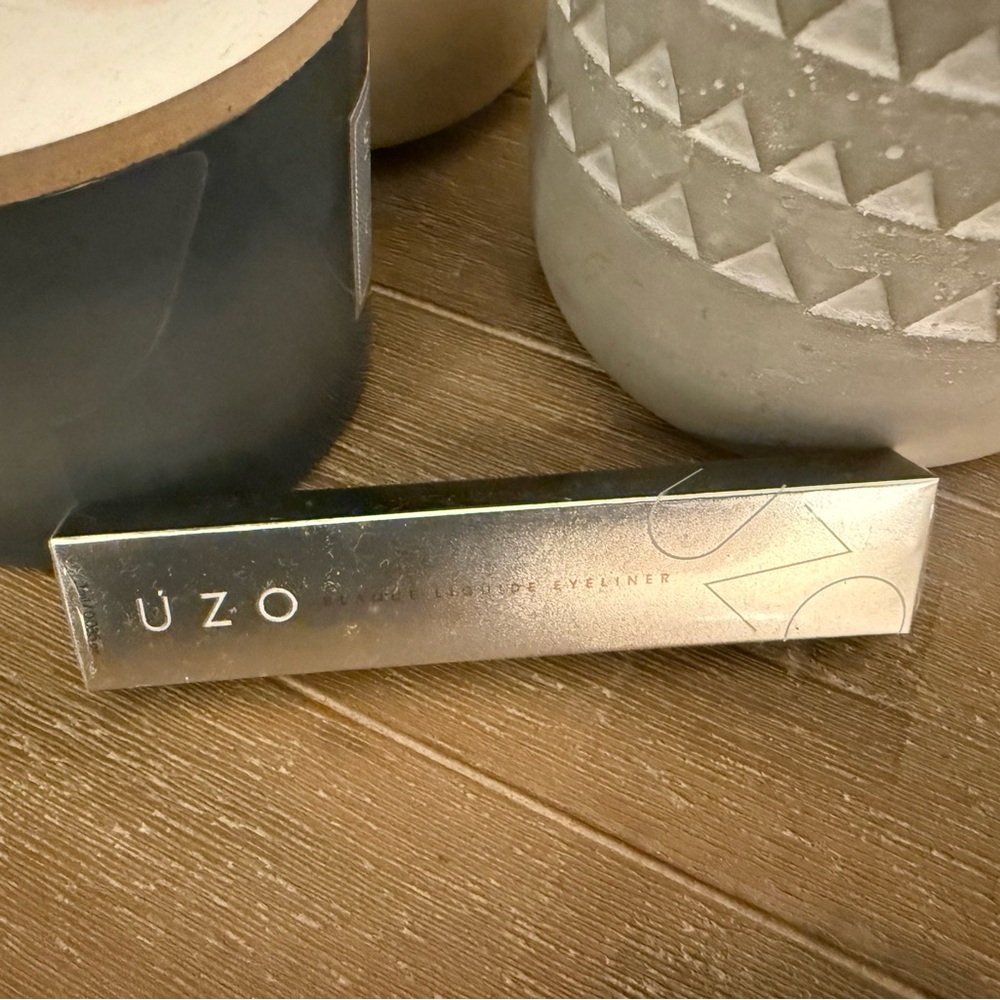 UZO Waterproof Black Eyeliner Pencil – Smudge-Proof, Long-Lasting Matte Pencil